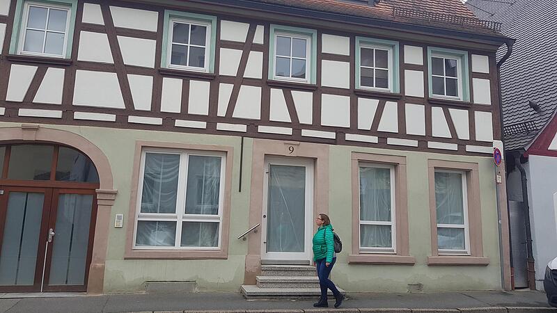 Das schmucke Fachwerkhaus in Herzogenaurach beherbergte mehrere Lokale und Cafés. Jetzt ist Schluss. Das schmucke Fachwerkhaus in Herzogenaurach beherbergte mehrere Lokale und Cafés. Jetzt ist Schluss.