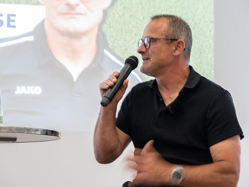 Ex-Profi Armin Eck spricht über die aktuelle Lage beim FC Bayern München.