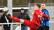 Ob Christopher Schaller, hier im mit 0:3 verlorenen Testspiel gegen den FSV Erlangen-Bruck, am Samstag in Haibach mit am Start sein kann, ist noch fraglich. Damit ist er einer von zehn möglichen Ausfällen im Lichtenfelser Team.