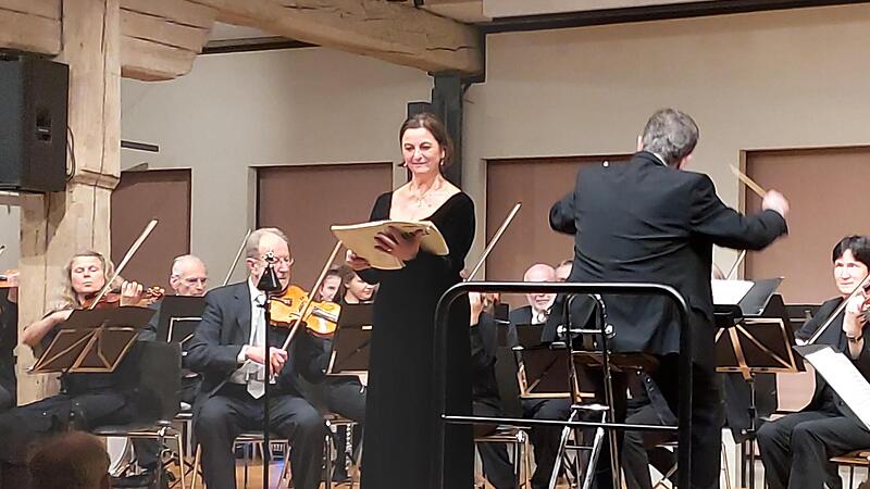 Sopranistin Radka Loudová-Remmler, hier mit dem Instrumental-Collegium Lichtenfels, singt beim Sommerklassik-Konzert. Sopranistin Radka Loudová-Remmler, hier mit dem Instrumental-Collegium Lichtenfels, singt beim Sommerklassik-Konzert.