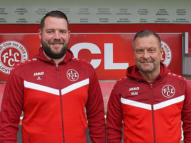 Der Fu&szlig;ball-Abteilungsleiter des FC Lichtenfels Jonas Lulei (links) und 1. Vorsitzender Matthias Menger blicken k&auml;mpferisch in die Zukunft.