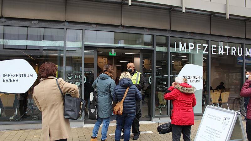 Die Covid-Impfung ist wieder gefragt &ndash; auch in Erlangen und im Landkreis Erlangen-H&ouml;chstadt.