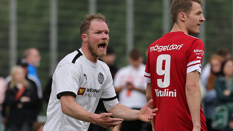 Ein letztes Mal lautstark auf dem Platz: Jakob Karches (links) im Spiel gegen die SpVgg Mögeldorf. Ein letztes Mal lautstark auf dem Platz: Jakob Karches (links) im Spiel gegen die SpVgg Mögeldorf.