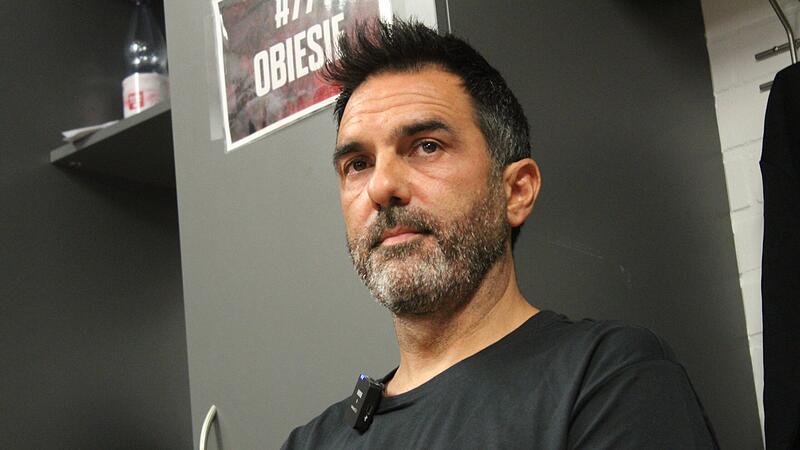 Viel gefragt und konzentriert: Jesús Ramírez.Jesús Ramírez: Locker Room Talk mit dem Coach der Bamberg Baskets Viel gefragt und konzentriert: Jesús Ramírez.