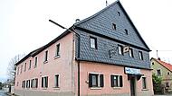 Das ehemalige Gasthaus „Schwarzes Ross“ ist im Besitz der Gemeinde Rugendorf und sollte in seiner Substanz erhalten bleiben. Doch einen Bedarf dafür gibt es eigentlich nicht.Klaus Klaschka Das ehemalige Gasthaus „Schwarzes Ross“ ist im Besitz der Gemeinde Rugendorf und sollte in seiner Substanz erhalten bleiben. Doch einen Bedarf dafür gibt es eigentlich nicht.Klaus Klaschka