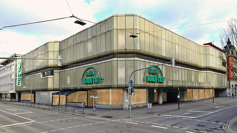 Dieses Szenario eines geschlossenen Kaufhofs in Coburg hatte Michael Stoschek bereits in einer Fotomontage darstellen lassen. Nun wird sie Wirklichkeit.