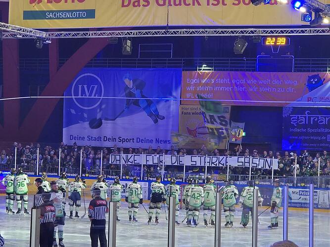 Lautstark und voller Dankbarkeit bauten die Fans der Alligators ihr Team am Freitagabend wieder auf.