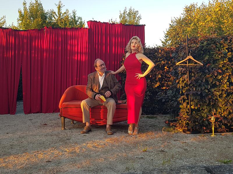 Nadine Burdinski als Marilyn Monroe. Mit auf der Bühne: ihr Mann Jan, der den Fränkischen Theatersommer mitgegründet hat.