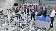 Modernste Technik, individuell umgesetzt: Martin Schmitz, Sebastian Straubel, Alexander Raps, J&uuml;rgen Kierst, G&uuml;nter Peinelt und Pascal Frank (von links) beim Rundgang durch die Firma Unimatic in Grub am Forst.