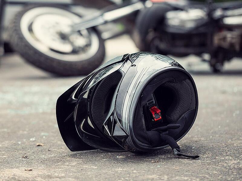 Biker kommt im Kreis Bamberg von Fahrbahn ab - lebensgef&auml;hrlich verletzt