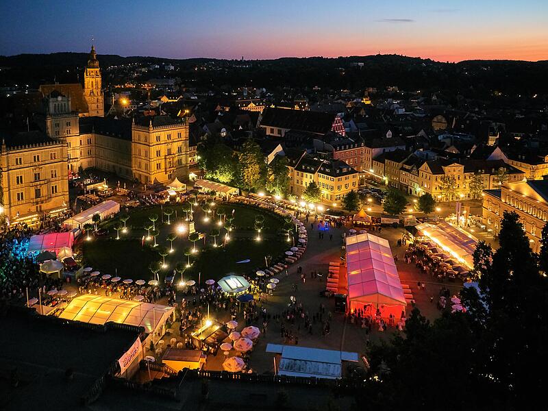 Schlossplatzfest in Coburg &ndash; hier mal aus der Vogel- beziehungsweise Drohnenperspektive.