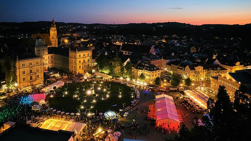 Schlossplatzfest in Coburg &ndash; hier mal aus der Vogel- beziehungsweise Drohnenperspektive.