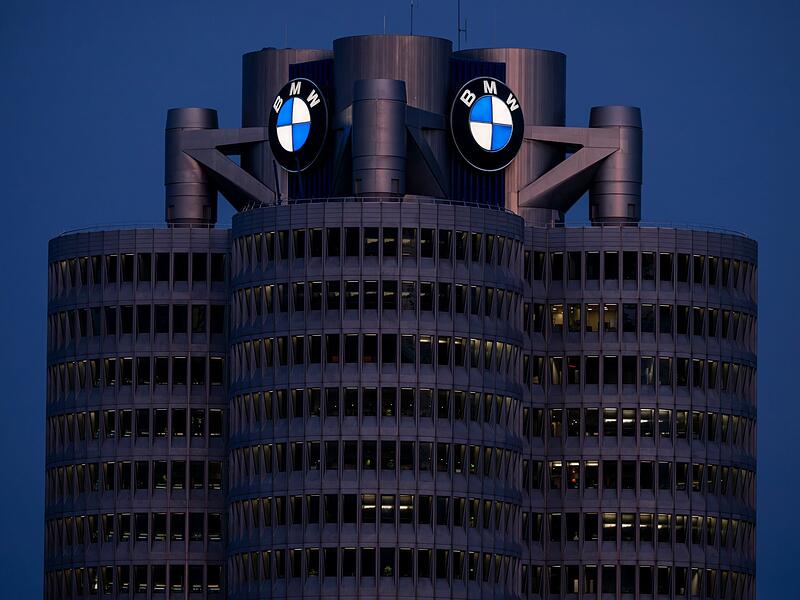 BMW Konzernzentrale mit BMW Logo