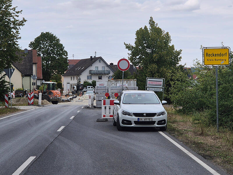 Nichts geht mehr: Reckendorf ist Sperrgebiet, die Bundesstraße B279 ist dicht. Mal wieder. Nichts geht mehr: Reckendorf ist Sperrgebiet, die Bundesstraße B279 ist dicht. Mal wieder.