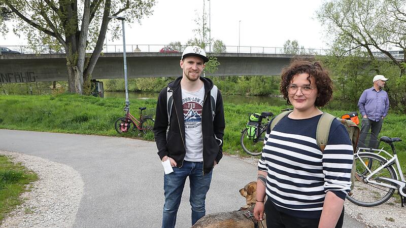 Gäste beim Bürgerdialog am Weegmannufer: Maren Brunner und ihr Kollege Lukas Schaller.