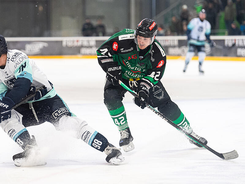 Tim Zimmermann (rechts) machte 146 Spiele im Trikot des Höchstadter EC. Ein weiteres Spiel kommt für den Angreifer nicht hinzu.