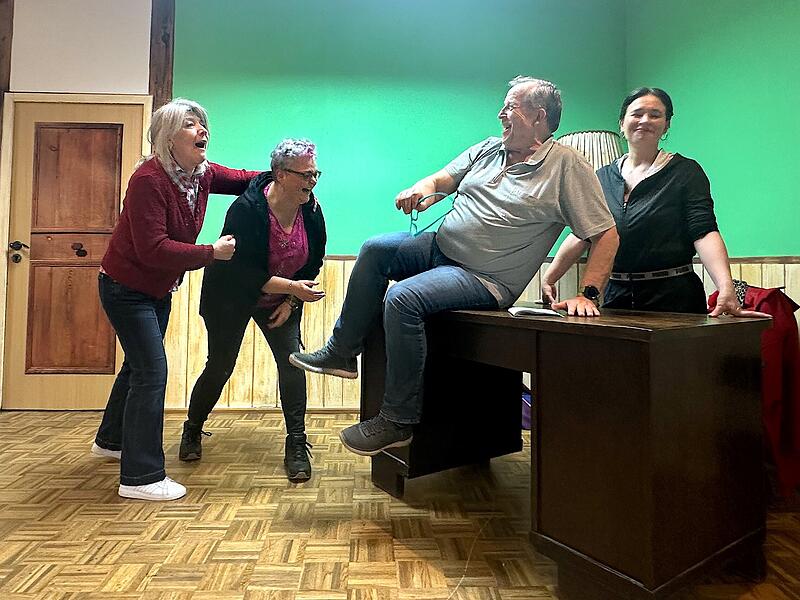 Theatergruppe TSV Gem&uuml;nda ist im Salsafieber