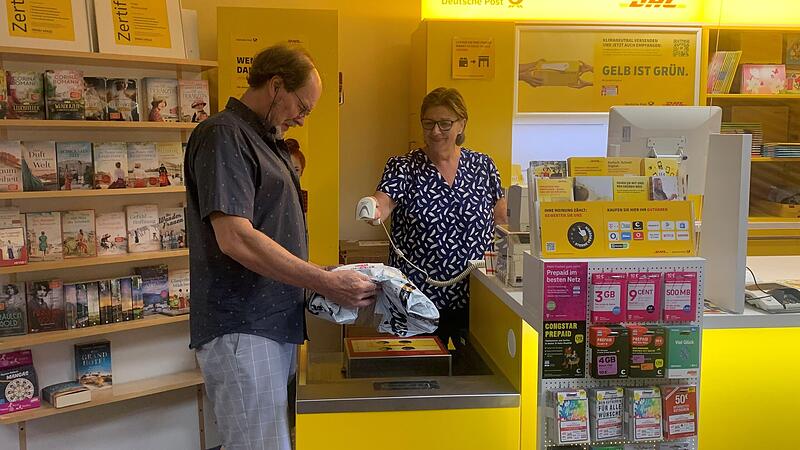 Teddy und Marion Katzenberger haben die Postfiliale im Tintenf&auml;sschen ins Erdgeschoss verlegt. So langsam suchen die beiden einen Nachfolger f&uuml;r den Buchladen mit Schreibwarengesch&auml;ft.