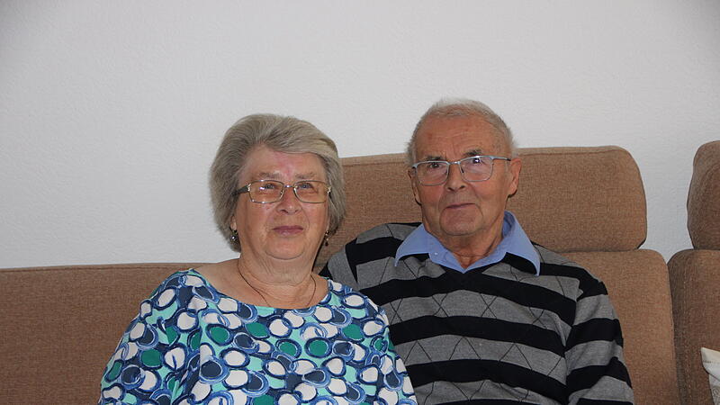 An Ostern 1963 haben sich Renate und Otmar Gessner auf der Trimburg kennengelernt. Heute sitzen sie gemeinsam in ihrem Wohnzimmer und blicken glücklich auf 60 Ehejahre zurück.