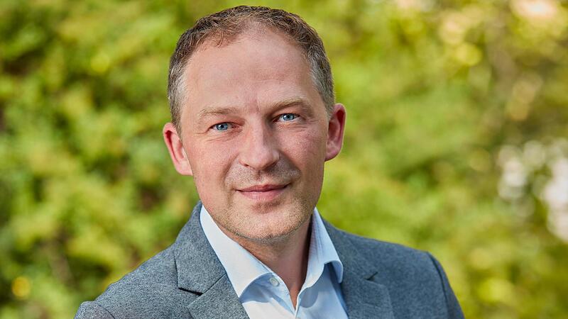 Fr&uuml;her Auszubildender, heute F&uuml;hrungskraft: Manuel Senft ist seit 25 Jahren bei Kr&auml;uter Mix in Abtswind besch&auml;ftigt.