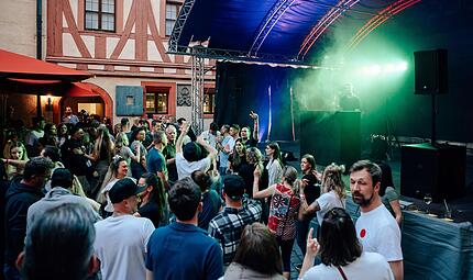 Beim FOpen Air-Deb&uuml;t im vergangenen Jahr war der Innenhof der Forchheimer Kaiserpfalz voll.