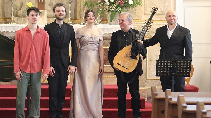 Viel Beifall bekam das Ensemble mit Alberto Pagani, Bastian Uhlig, Evelina Liubonko, Axel Wolf und Aco Bišćević.