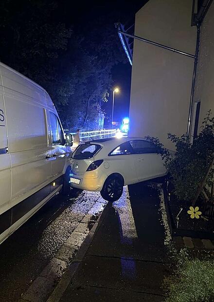 Verkehrsunfall in Ludwigsstadt: Opel gegen Wand gestoßen