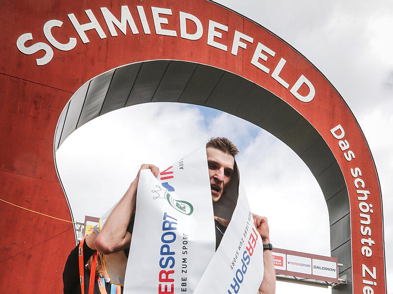 Leon Sch&uuml;bel kurz nach seinem gro&szlig;en Triumph am Rennsteig.
