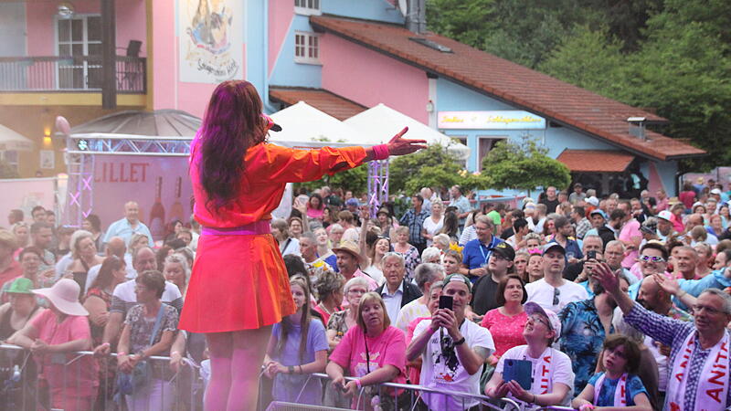 Ende Mai 2025 wurde das Schlagerschloss-Hotel mit einer gro&szlig;en Schlagerparty er&ouml;ffnet.