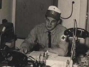 Ein Sanitäter in den 1960-er Jahren im Erlanger Büro