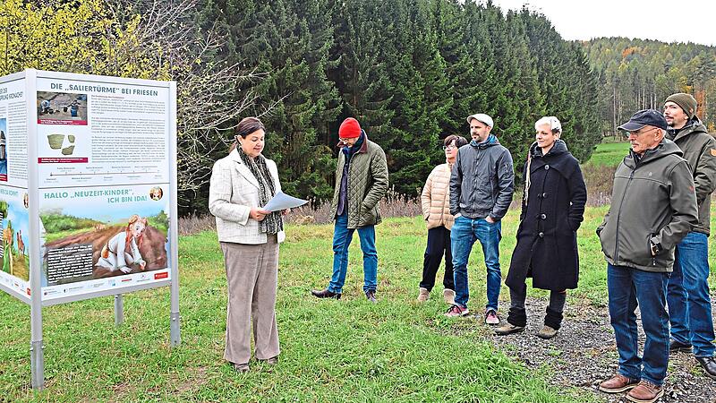 Zwischen Friesen und Gundelsdorf wurden die Fundamente von zwei Saliert&uuml;rmen entdeckt. Eine Infotafel am Fundort erkl&auml;rt, wieso das so besonders ist und was sich seit dem Fund getan hat. Daniela Pondelicek