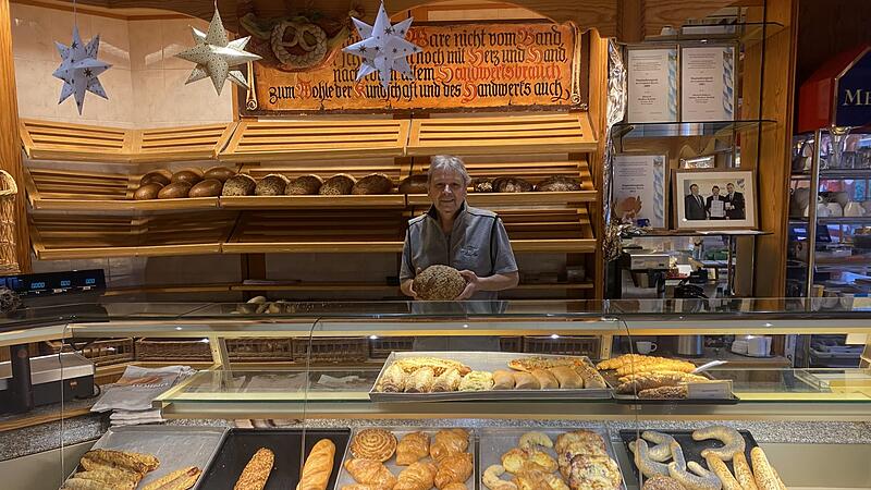 Bäckermeister Heribert Hedrich in seiner Bäckerei in Winkels Bäckermeister Heribert Hedrich in seiner Bäckerei in Winkels