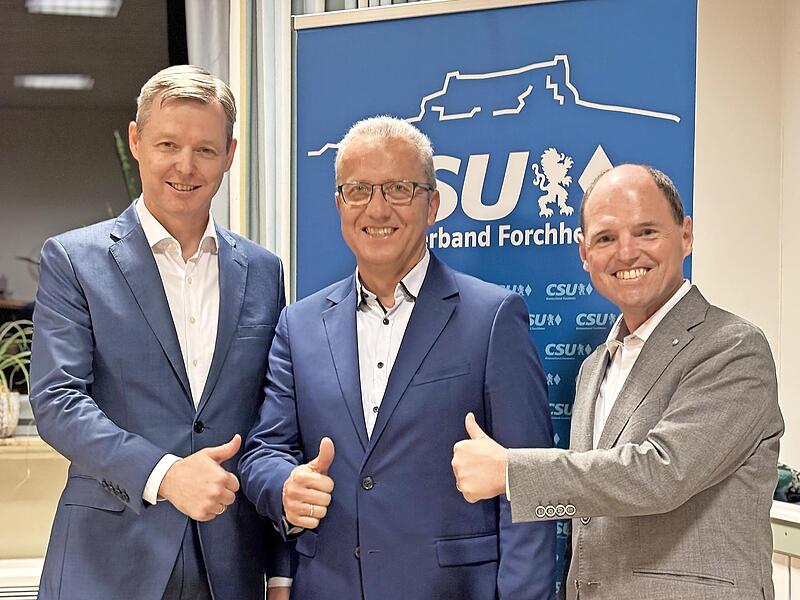 MdB Thomas Silberhorn (l.) und MdL Michael Hofmann (r.) unterstützen Michael Knörlein.