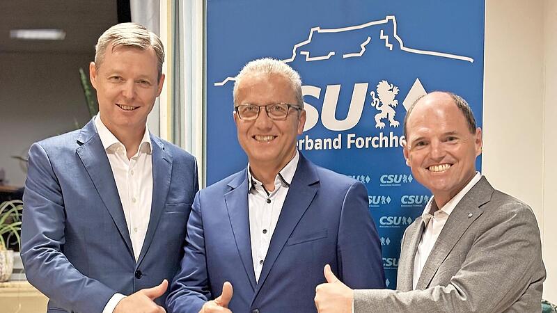 MdB Thomas Silberhorn (l.) und MdL Michael Hofmann (r.) unterstützen Michael Knörlein.