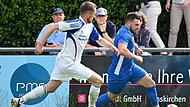 Moritz Ertel vom FC Ottensoos verfolgt Rene Faulhaber. Moritz Ertel vom FC Ottensoos verfolgt Rene Faulhaber.