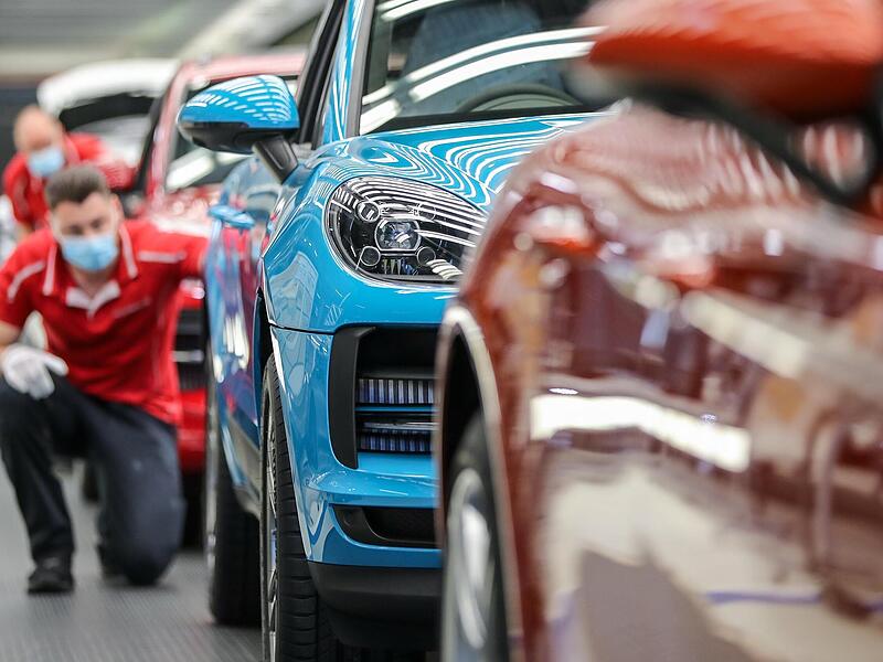 Deutschland ist in vielen Dingen zu teuer und zu langsam geworden. Nicht nur in der Autoindustrie wird der Wettbewerb immer schärfer. Deutschland ist in vielen Dingen zu teuer und zu langsam geworden. Nicht nur in der Autoindustrie wird der Wettbewerb immer schärfer.