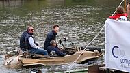 Michael Stoschek am Steuer seines Amphibienfahrzeuges bei der Bamberger Sandkerwa 2018: Hinten rechts sein Sohn Maximilian. Michael Stoschek am Steuer seines Amphibienfahrzeuges bei der Bamberger Sandkerwa 2018: Hinten rechts sein Sohn Maximilian.