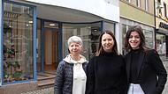 In der Ludwigstra&szlig;e 44 er&ouml;ffnen Margarete Weiner (v.l.), Johanna Weiner und Marie Samer ein neues Ladengesch&auml;ft.