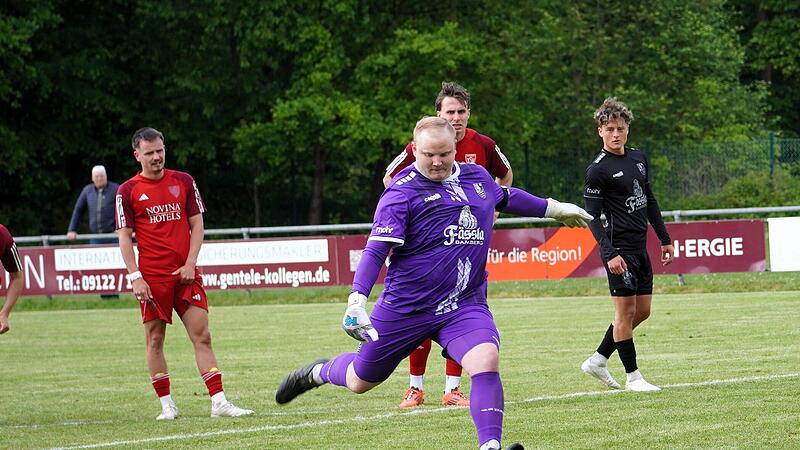 Fabian Dellermann verwandelt sicher zum 3:0 per Foulelfmeter.
