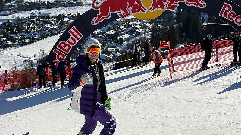 Ein Jahr nach seinem schweren Sturz in Kitzb&uuml;hel fuhr Jacob Schramm wieder die Ungl&uuml;ckspiste hinunter - aber nur bei der Besichtigung der Strecke f&uuml;r das Weltcuprennen.