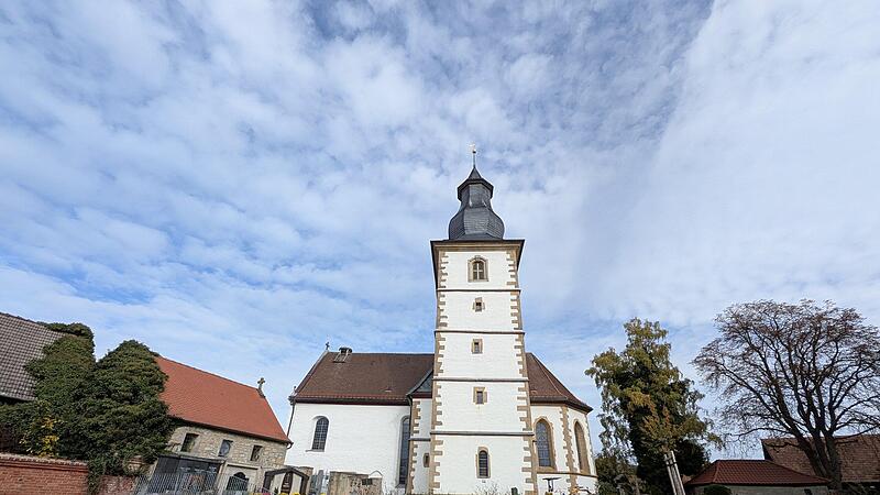 Die Kirche ist das Wahrzeichen Rugendorfs.