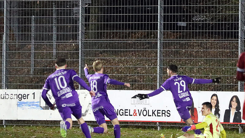 Jubel beim FC Eintracht nach dem 1:0 durch Luca Ljevsic.