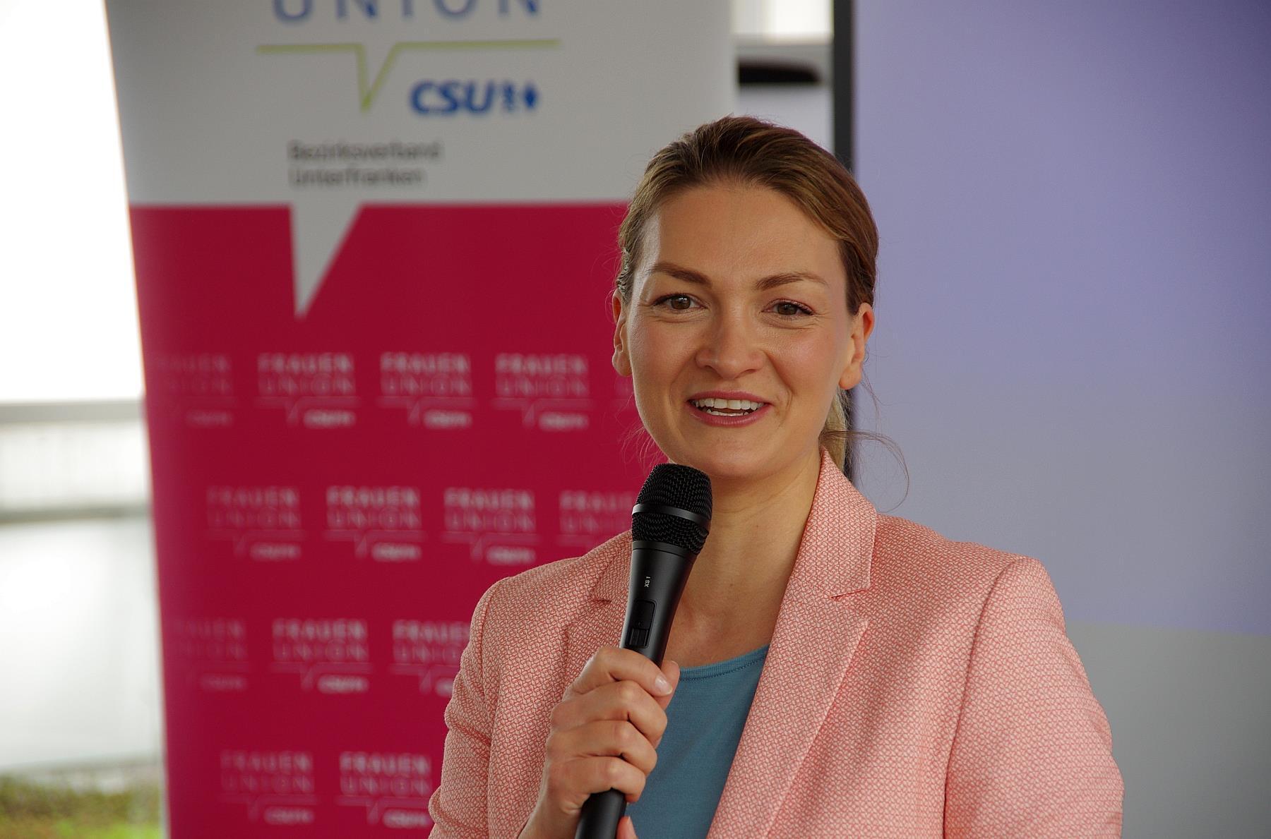 Judith Gerlach Gehalt
