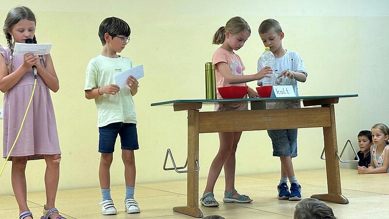 Lena Weissenseel, Vincent Mack, Matilda Pfrang, Frido Lukas zeigen: Warme Luft braucht mehr Platz als kalte.