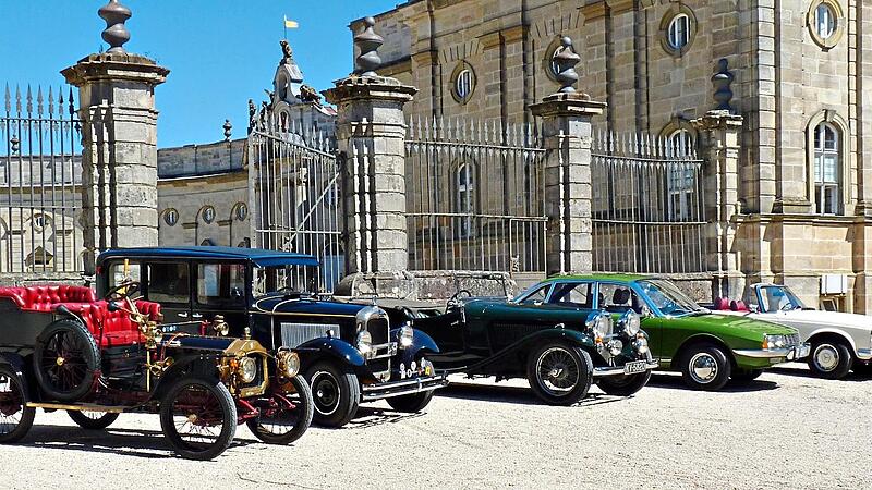 Vor der wunderschönen Kulisse von Schloss Weissenstein präsentieren sich fast 70 Jahre Automobilgeschichte im Wandel der Zeit (v.l.): DeDion Bouton (Baujahr 1904), Citroen AC4 (1930), Alvis Speed 20S (1933), NSU RO 80 (1968) und Mercedes Pagode 28... Vor der wunderschönen Kulisse von Schloss Weissenstein präsentieren sich fast 70 Jahre Automobilgeschichte im Wandel der Zeit (v.l.): DeDion Bouton (Baujahr 1904), Citroen AC4 (1930), Alvis Speed 20S (1933), NSU RO 80 (1968) und Mercedes Pagode 28...