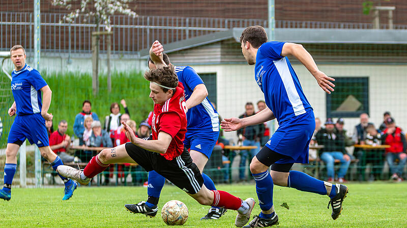 Die SpVgg Wonsees feiert die Meisterschaft in der A-Klasse 6 Kulmbach