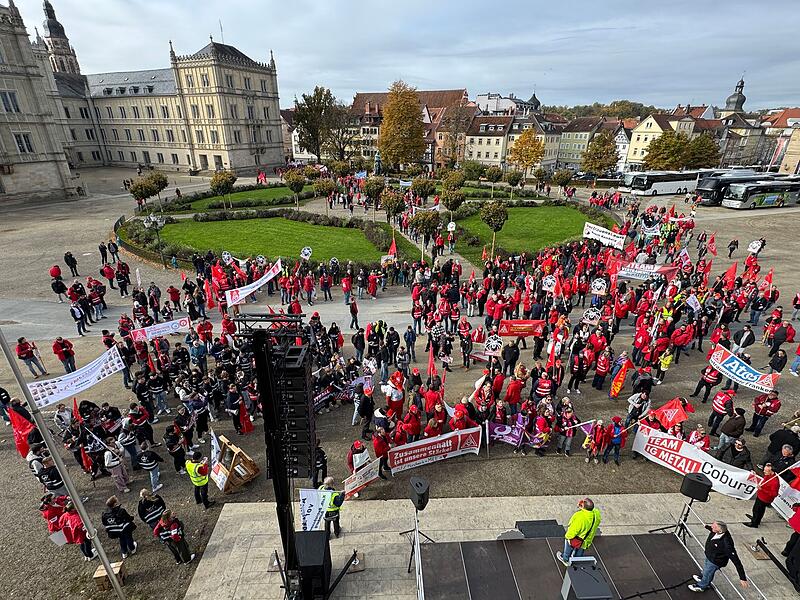 IG Metall: Demo in Coburg vor Verhandlungen mit Arbeitgeber IG Metall: Demo in Coburg vor Verhandlungen mit Arbeitgeber