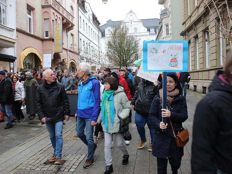 Demokratie Demo "Nie wieder ist jetzt in Bad KissingenDemokratie Demo "Nie wieder ist Jetzt" in Bad Kissingen