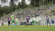 In der Saison 2008/09 bestritt der 1. FC Eintracht Bamberg alle seine Heimspiele in der Regionalliga Süd im Waldstadion in Weismain. Hier das erste Mal gegen den SSV Reutlingen. In der Saison 2008/09 bestritt der 1. FC Eintracht Bamberg alle seine Heimspiele in der Regionalliga Süd im Waldstadion in Weismain. Hier das erste Mal gegen den SSV Reutlingen.