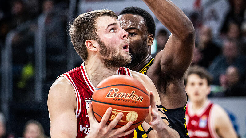 Moritz Krimmer (mit Ball) war im Heimspiel gegen Ludwigsburg eine der wenigen positiven Bamberger Erscheinungen.